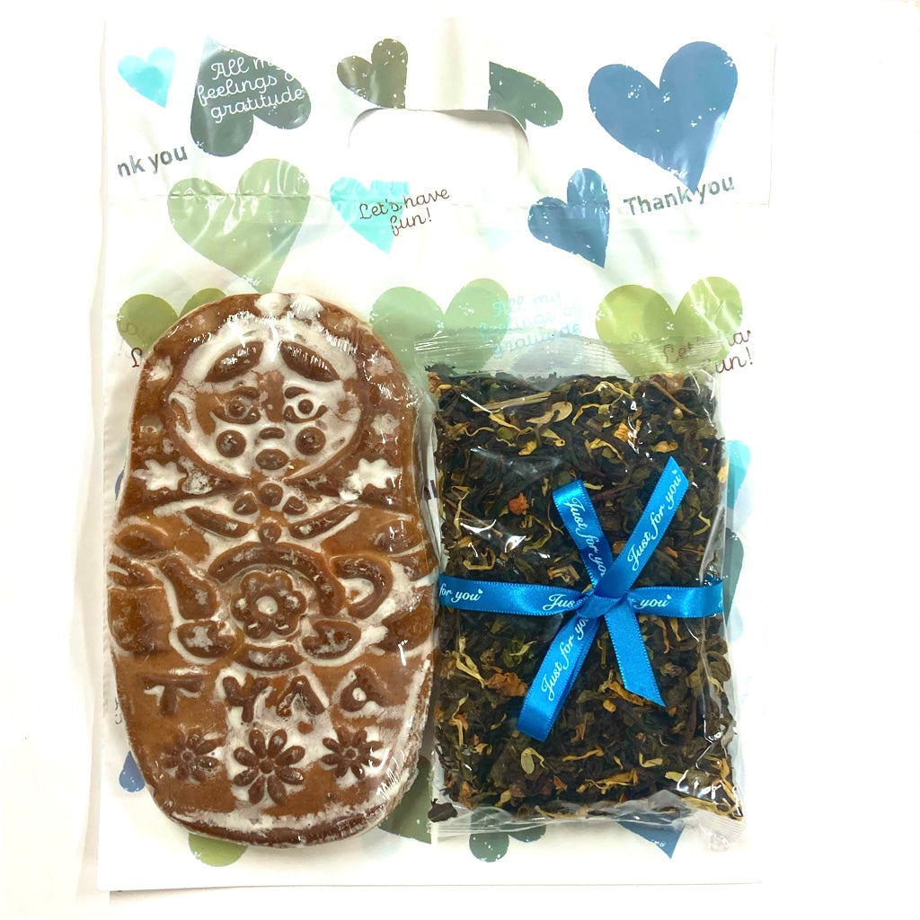 リンゴペースト入りプリャーニキ （マトリョーシカ）と紅茶セット(袋付き）