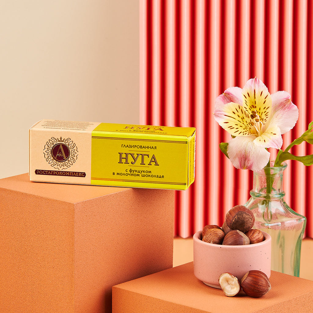 ヌガー・ミルクチョココーティング ヘーゼルナッツ入り