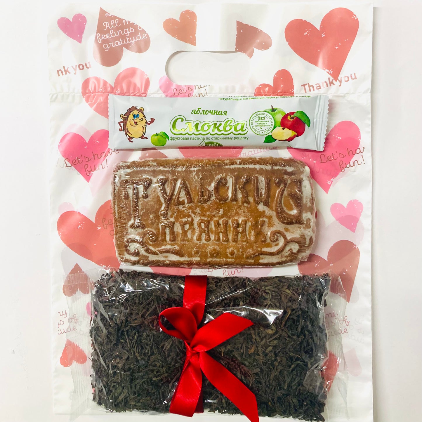 リンゴペースト入りプリャーニキ、フルーツシート”スモクヴァ”リンゴと紅茶セット（袋付き）