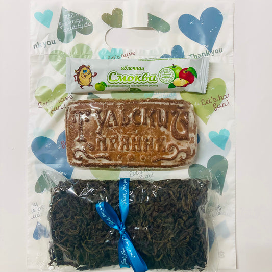 リンゴペースト入りプリャーニキ、フルーツシート”スモクヴァ”リンゴと紅茶セット（袋付き）